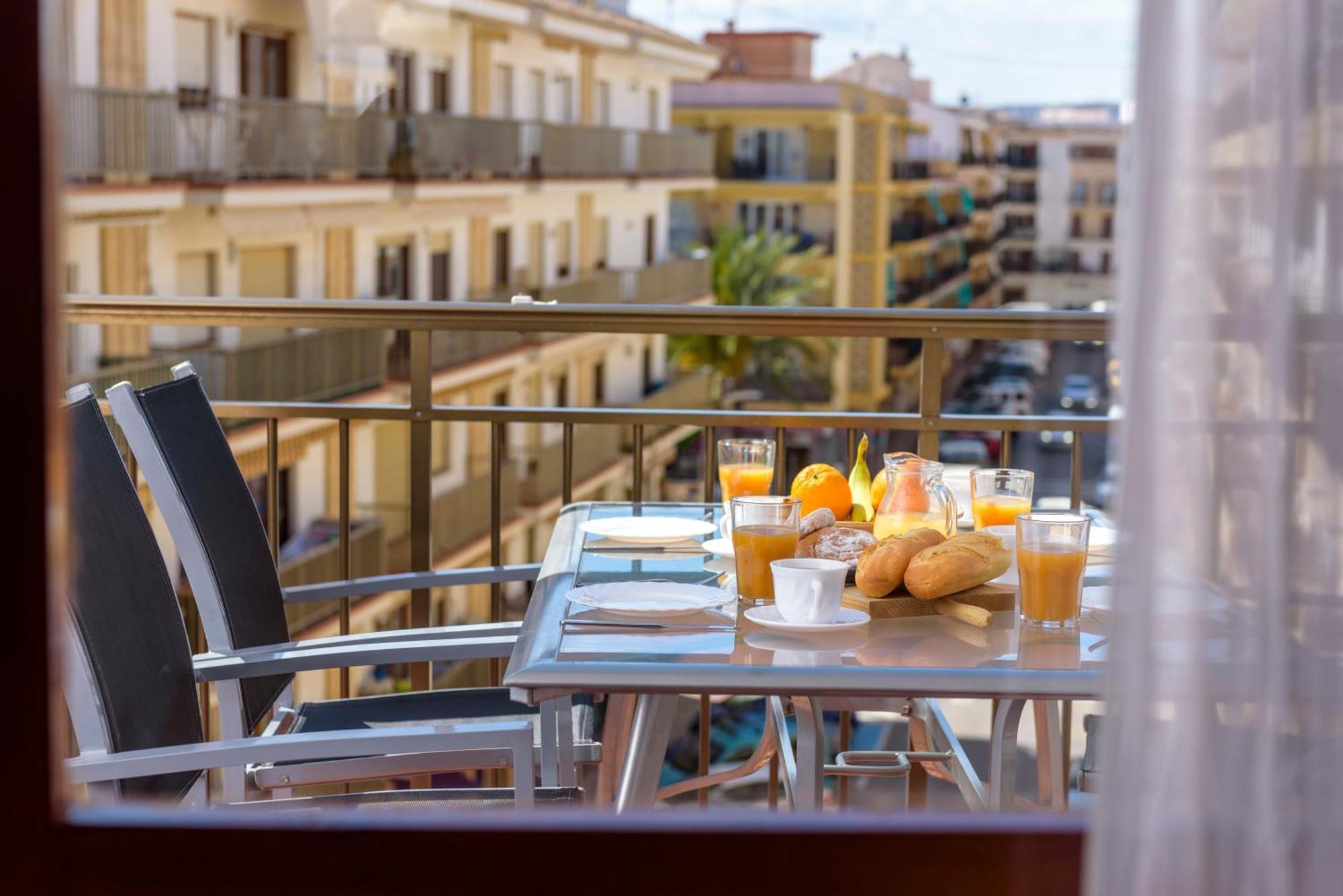 Port Perfection: Your Dream Apartment By The Beach Xabia Bagian luar foto